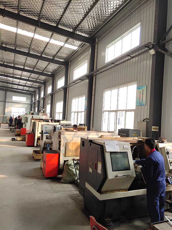 聚氨酯保溫發(fā)泡機(圖2) 聚氨酯保溫發(fā)泡機配件采用數(shù)控機批量加工