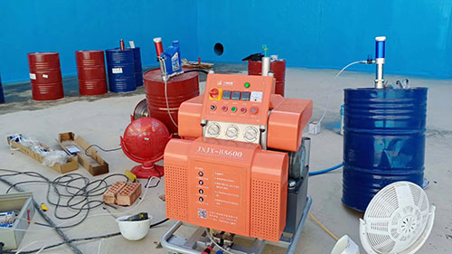 滲濾液收集池防腐聚脲涂料噴涂機(圖1) 滲濾液收集池防腐聚脲涂料噴涂機H5600型