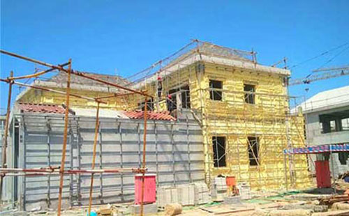 外墻保溫層怎么做 現(xiàn)場(chǎng)發(fā)泡聚氨酯噴涂機(jī)(圖2) 外墻保溫層現(xiàn)場(chǎng)發(fā)泡聚氨酯噴涂案例