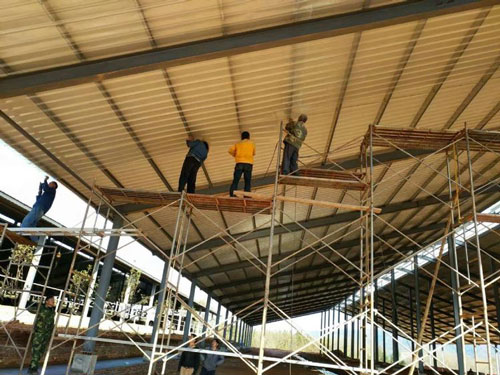 養(yǎng)殖場頂棚保溫 發(fā)泡聚氨酯噴涂機(圖3) 養(yǎng)殖場頂棚保溫 發(fā)泡聚氨酯案例